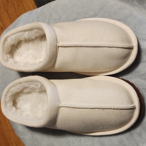 Slip on uggs - Picture 2 of 4